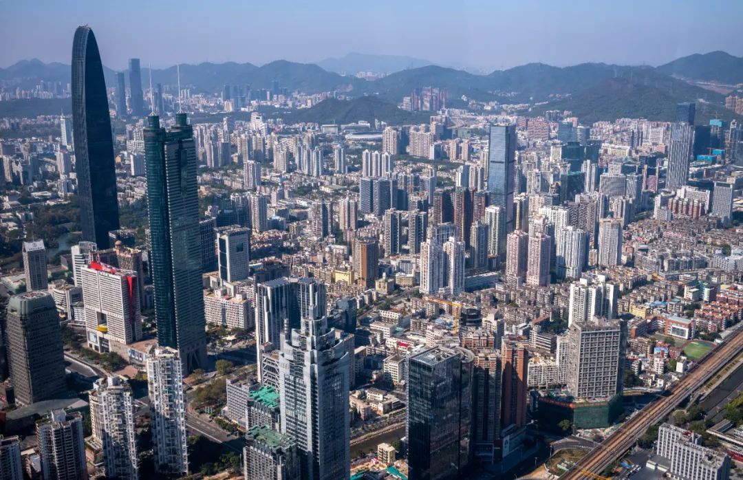 航拍羅湖區(qū)。深圳特區(qū)報記者 賴?yán)?攝.jpg