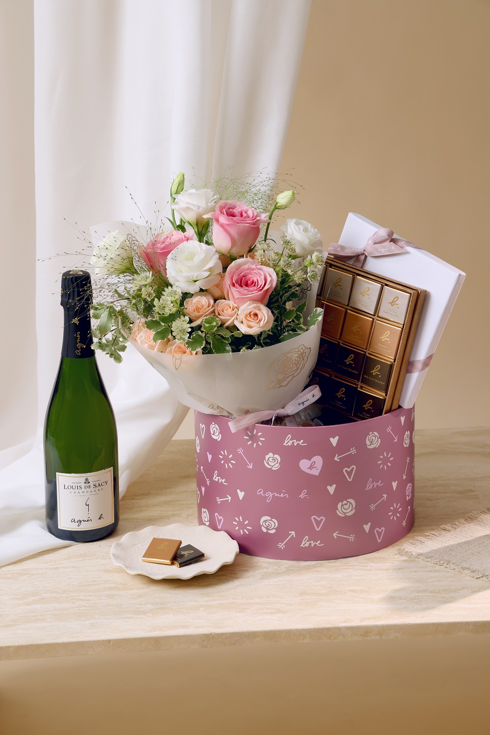 情人節(jié)禮籃_搜羅美酒甜點(diǎn)及鮮花束.jpg