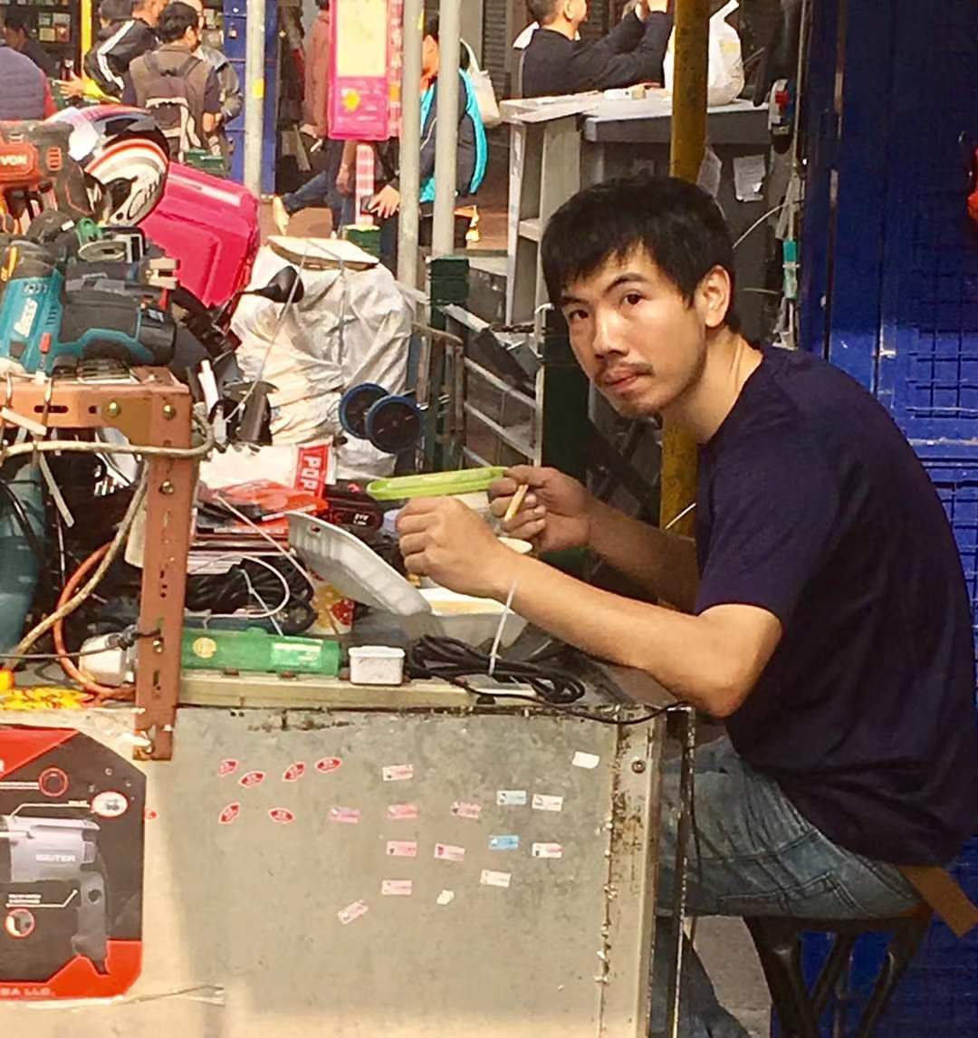 9、底層攤販搵食不易，盒飯?zhí)疃恰?jpg