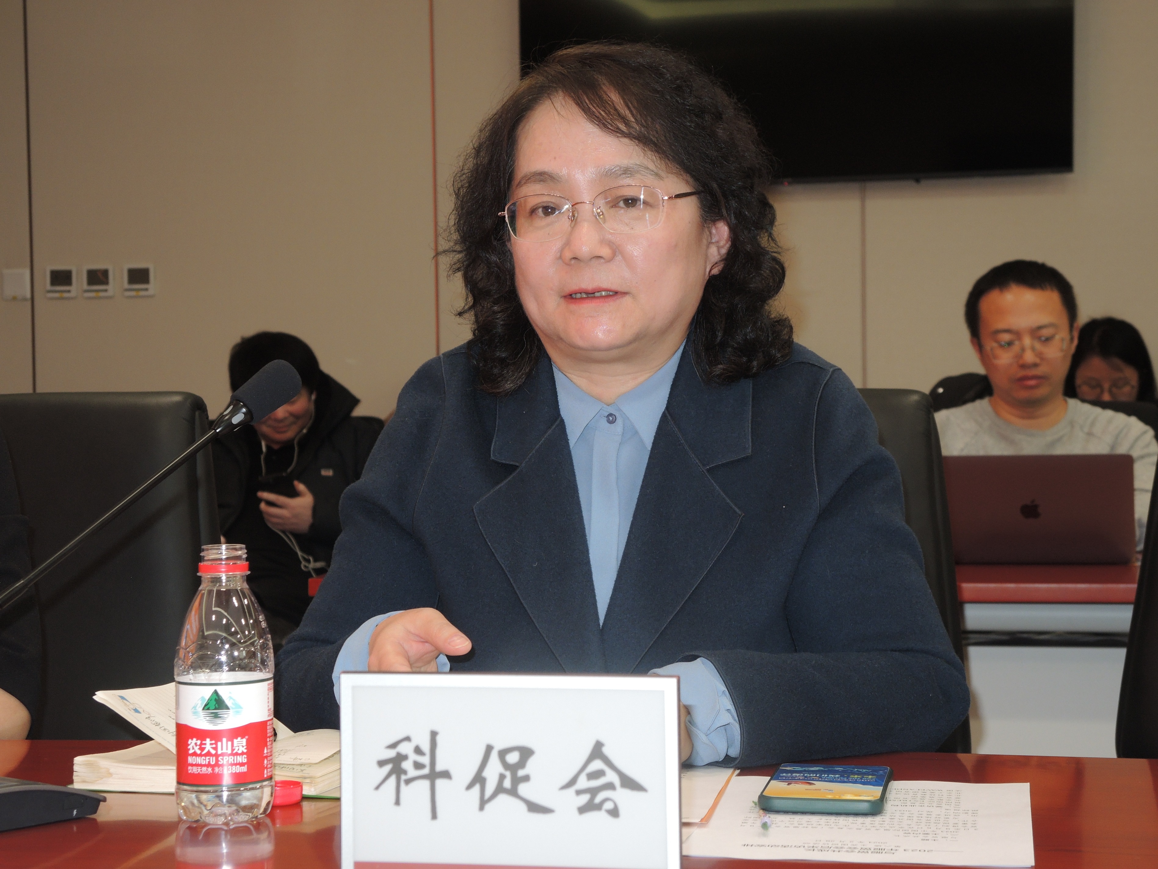圖片5：北京科技教育促進(jìn)會(huì)副理事長(zhǎng)耿捷發(fā)言並回答媒體提問.jpg