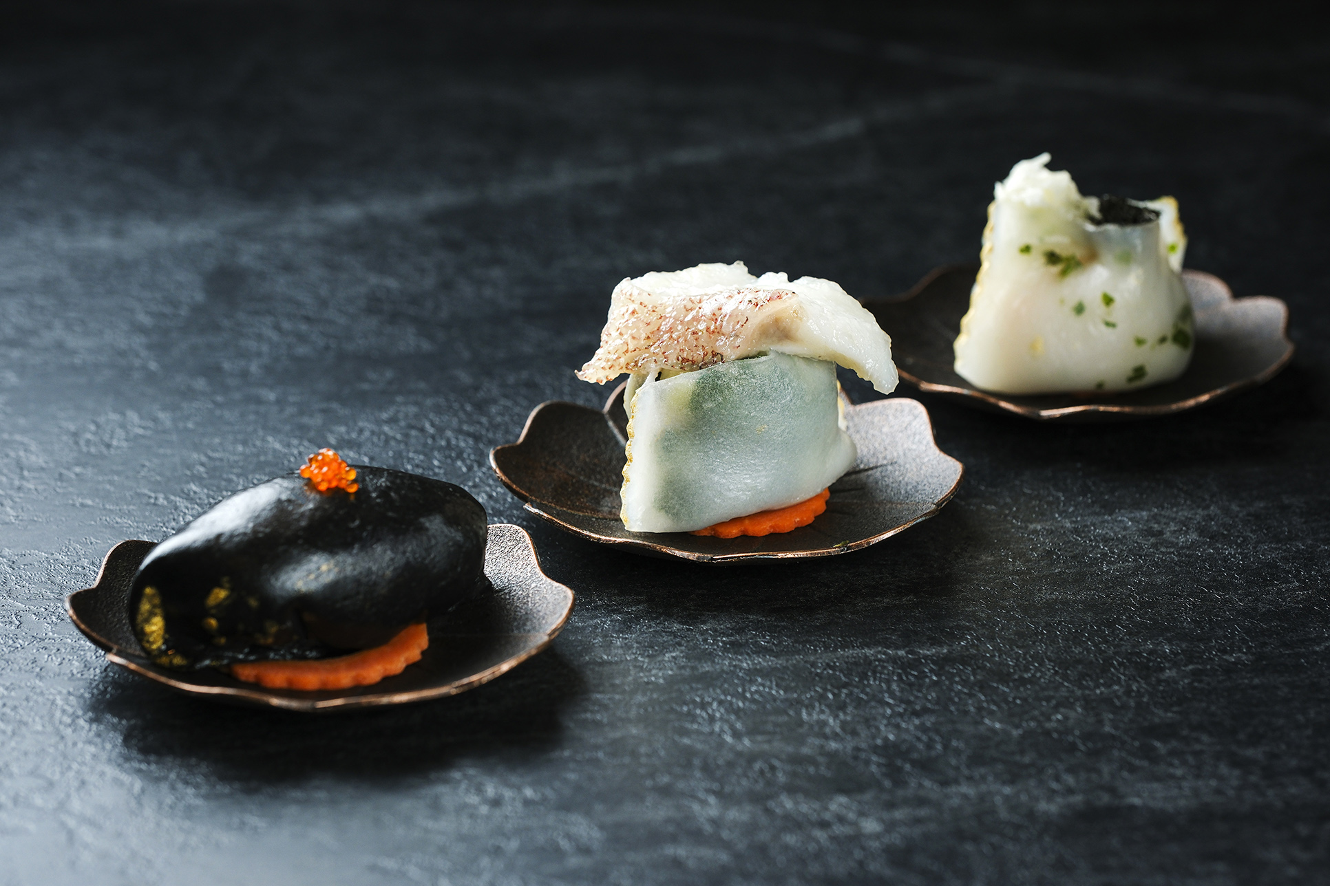 美饌?cè)斤?Dim Sum Selection (蟹肉香茜芺蓉餃, 星斑帶子菜苗餃, 蝦子遼參餃) Steamed Crab Meat Dumpling with Egg White and Parsley, Steamed Garoupa Dumpling with _Horizontal_1.jpg