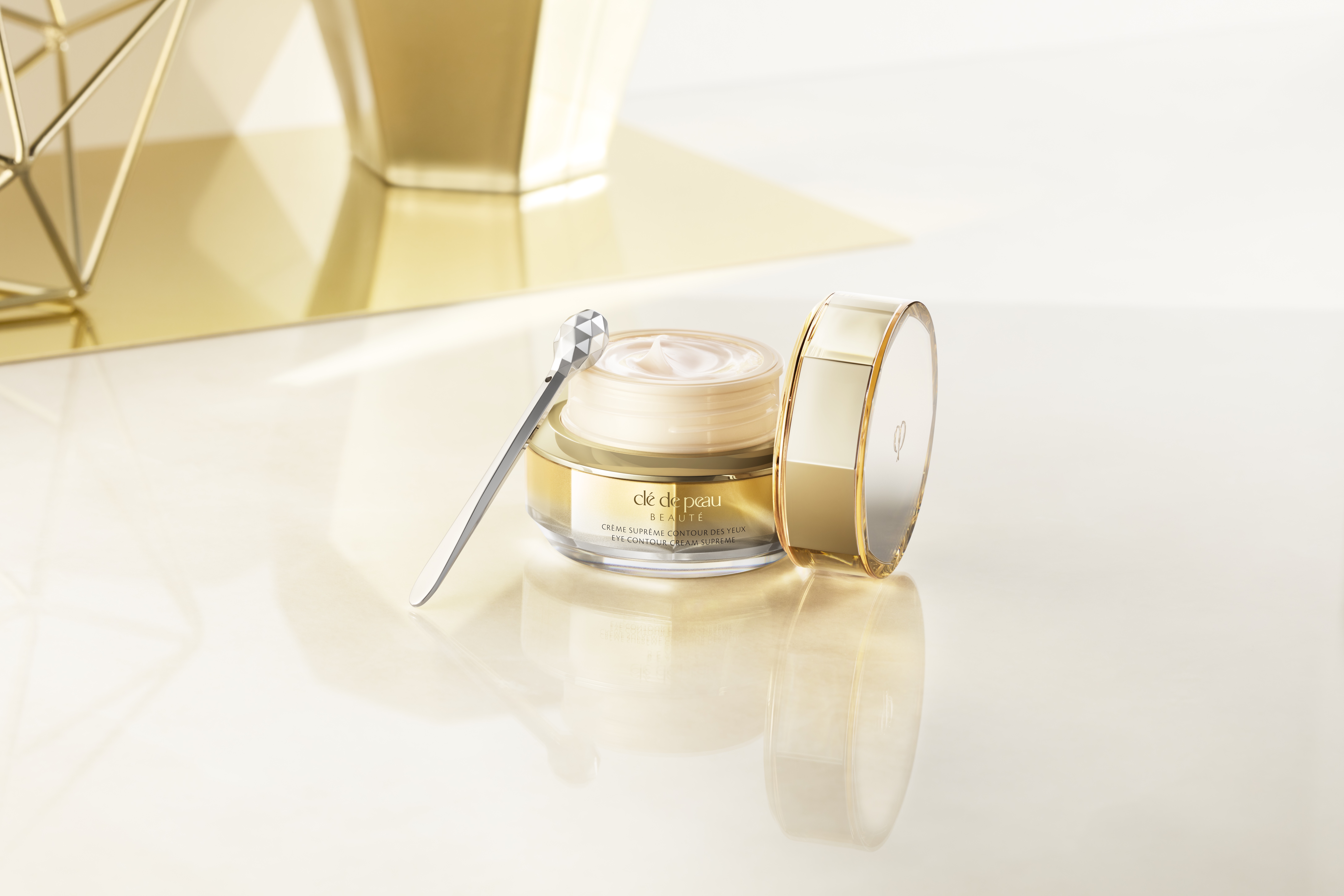 CPB_24SS_EyeContourCreamSupreme_Stylized2_resized.jpg