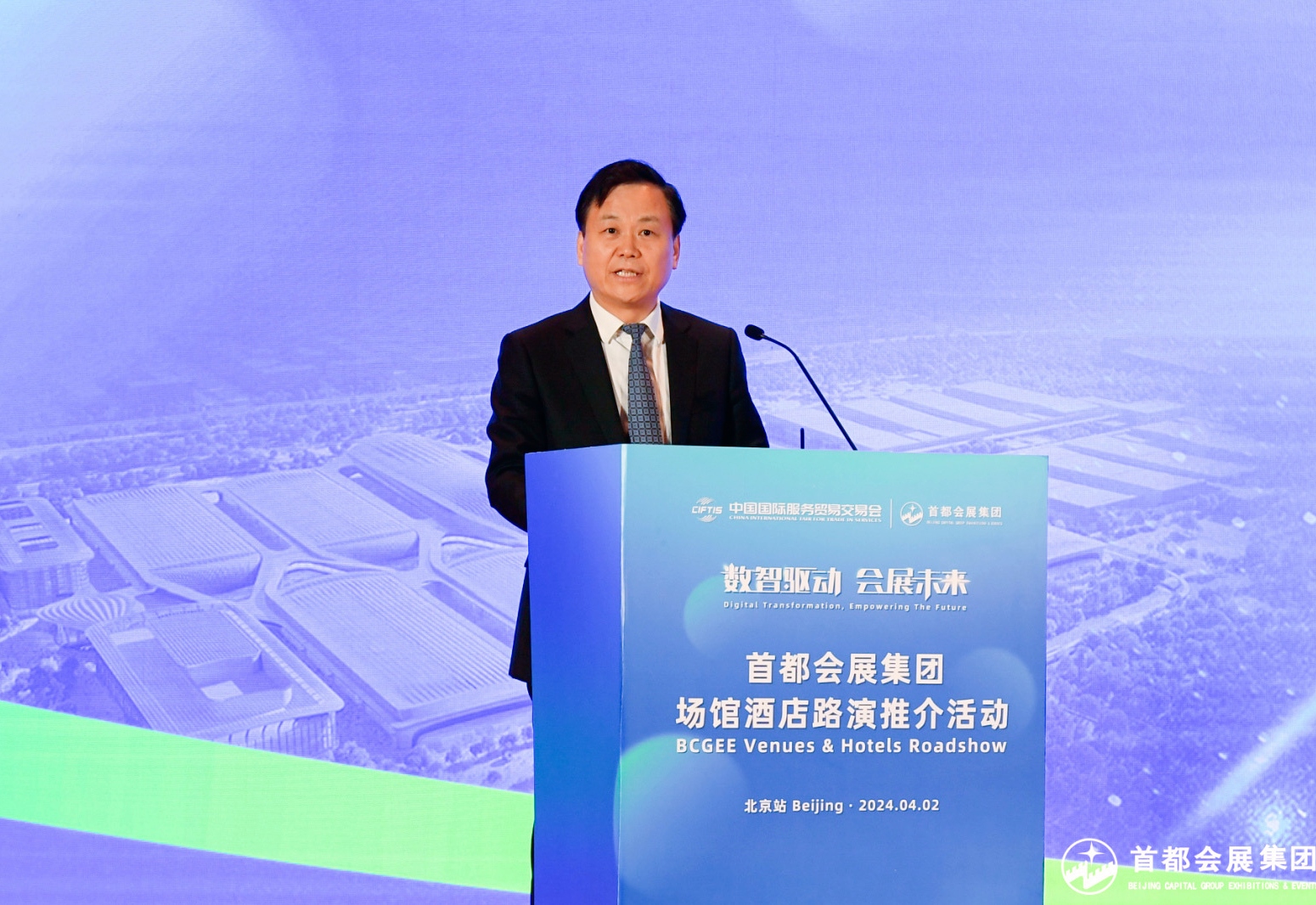 圖片二：北辰集團(tuán)副總經(jīng)理、首都會(huì)展集團(tuán)黨委書(shū)記、董事長(zhǎng)，北京國(guó)際會(huì)議展覽業(yè)協(xié)會(huì)理事長(zhǎng)魏明乾致辭.jpg