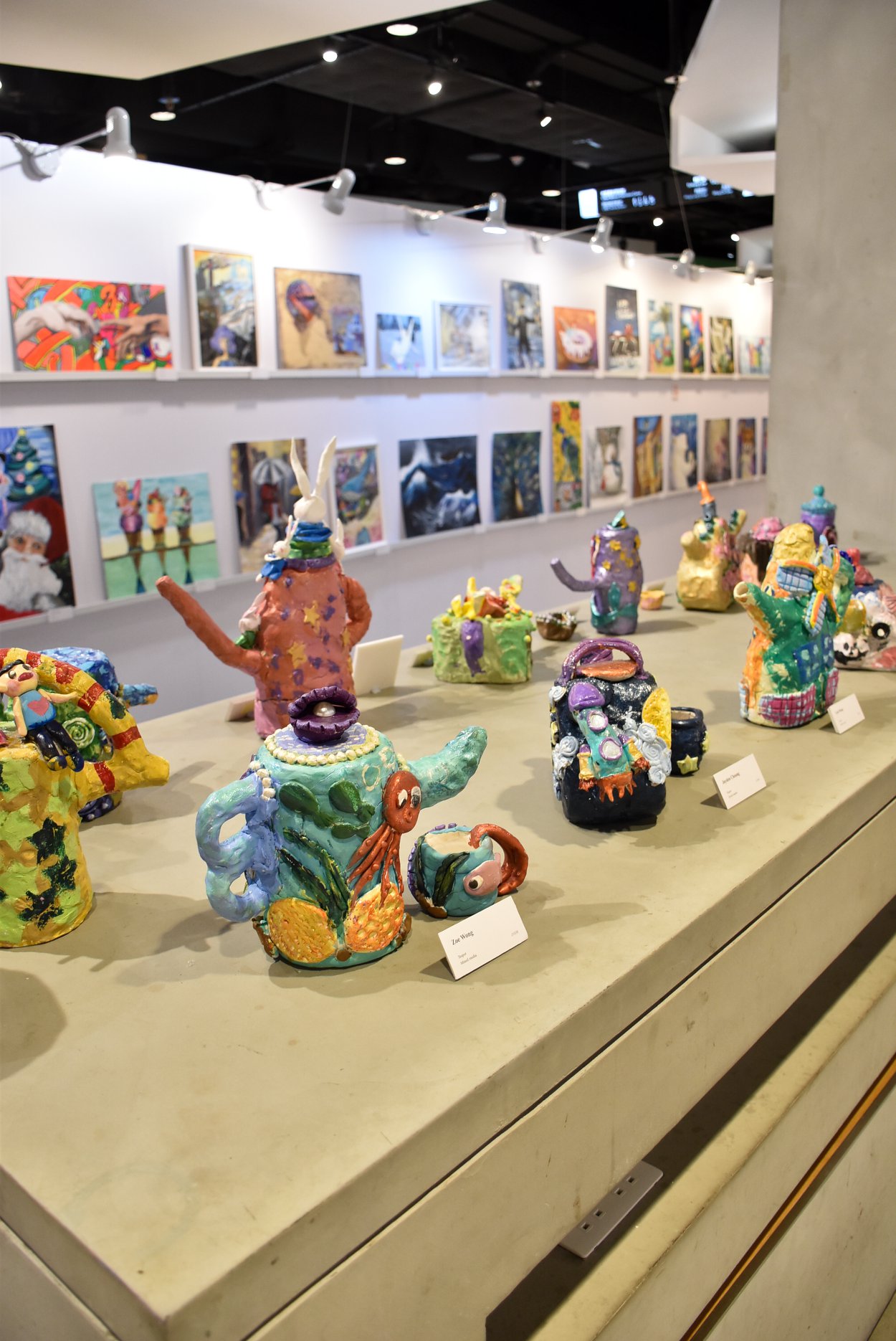 (9) 除了展示慈善小畫家的畫作外，也設(shè)有手工藝術(shù)創(chuàng)作作品展示區(qū).jpg