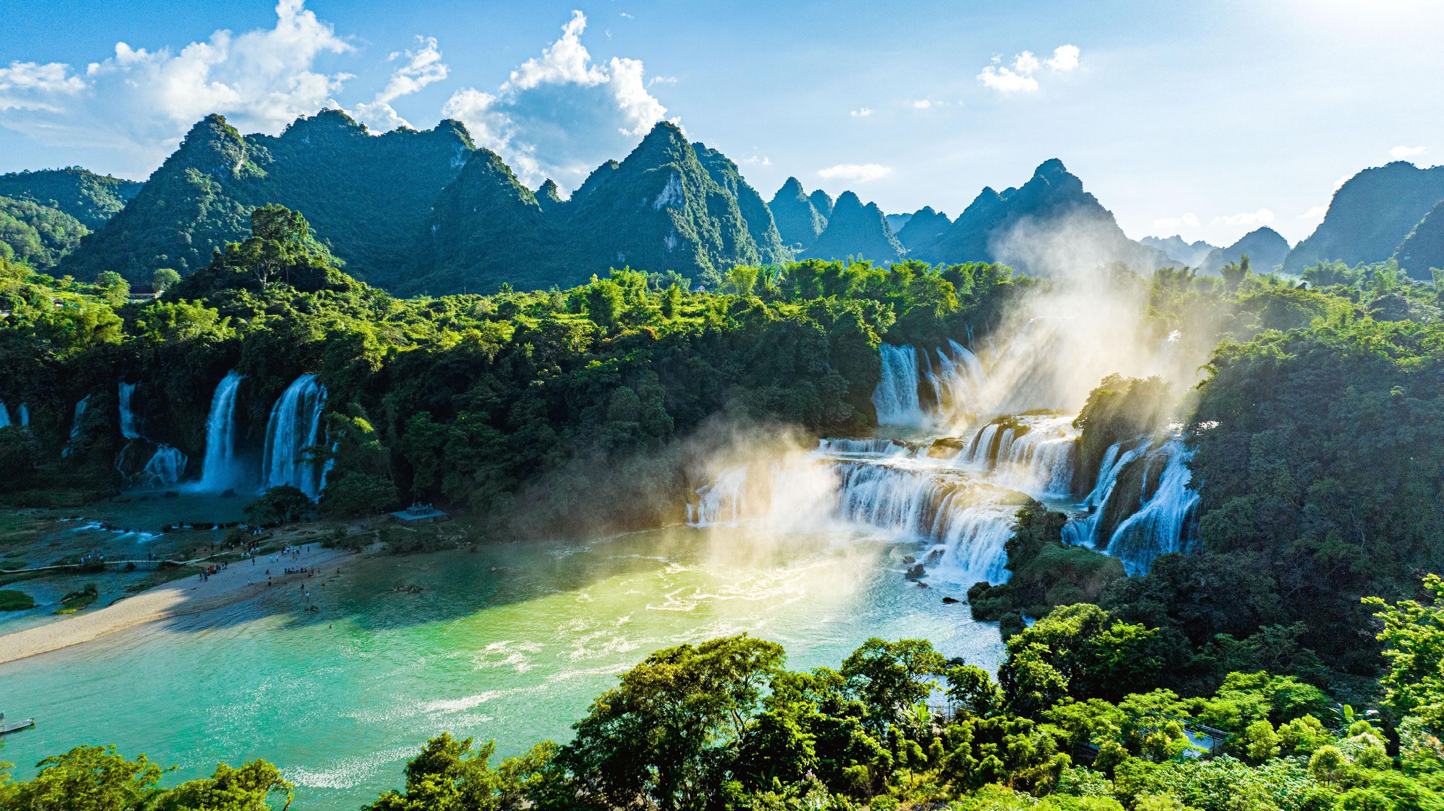 2.德天跨國(guó)瀑布(廣西體育局 供圖).jpg