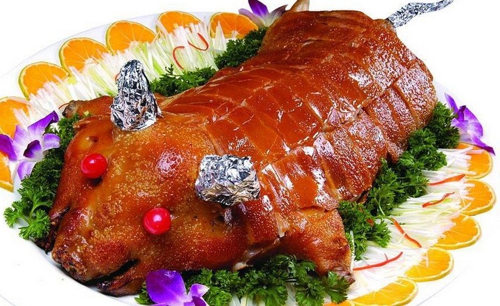 3.烤全香豬(廣西體育局 供圖).jpg