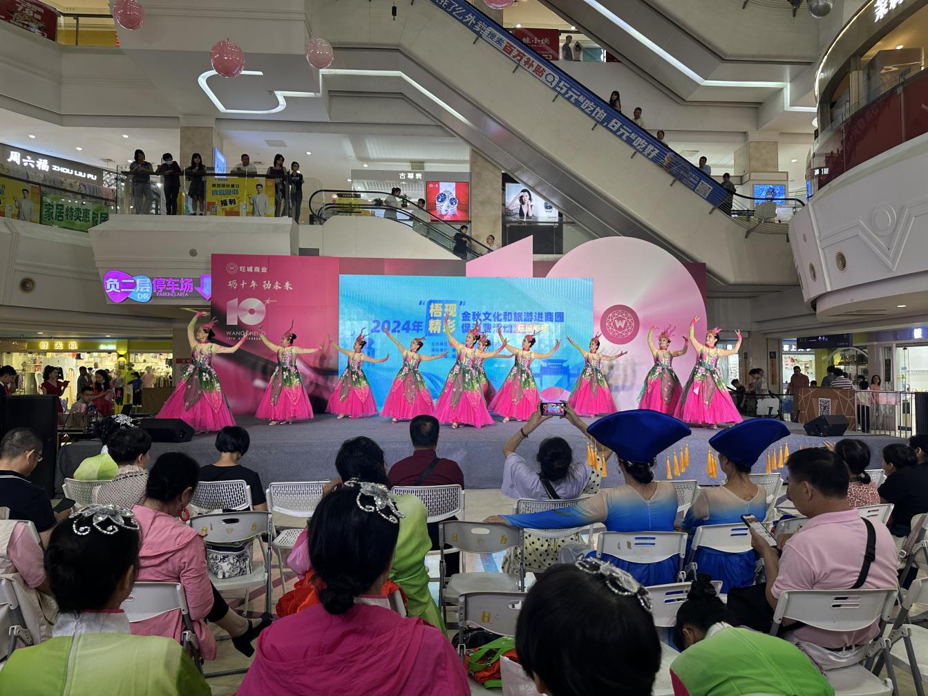 2024年“梧現(xiàn)精彩”金秋文化和旅遊進(jìn)商圈促消費(fèi)活動(dòng)。梧州市文廣體旅局  供圖.jpg