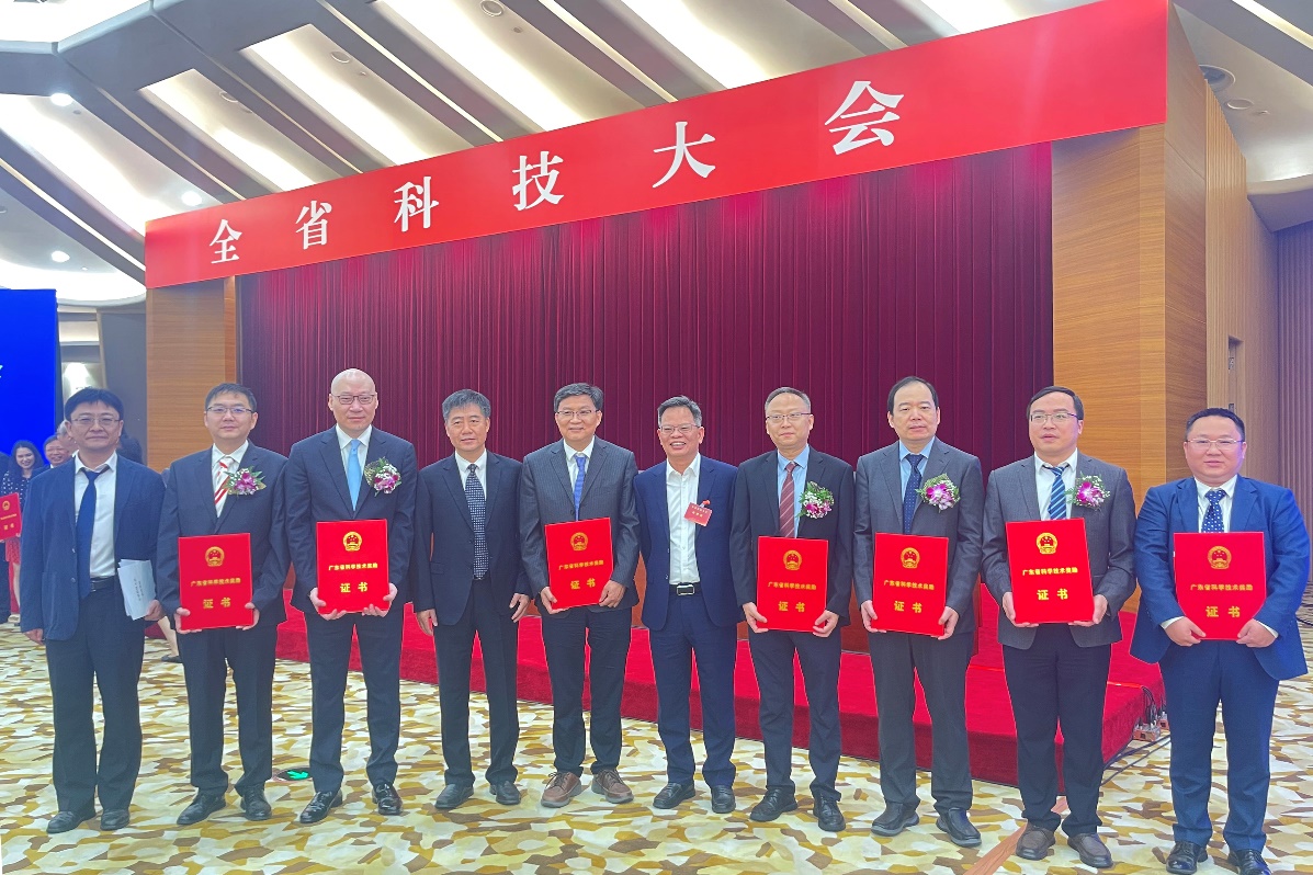 深圳先進(jìn)院獲獎(jiǎng)代表與中國(guó)科學(xué)院廣州分院獲獎(jiǎng)代表合影.JPG