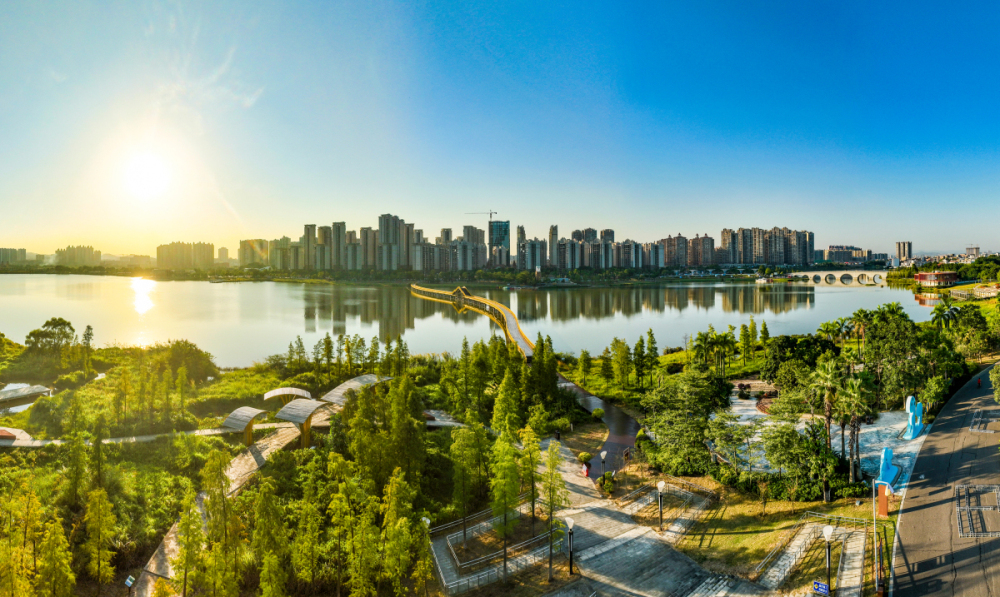 6、生機(jī)盎然的蒼海湖旅遊區(qū) 劉崢 攝_編輯.jpg