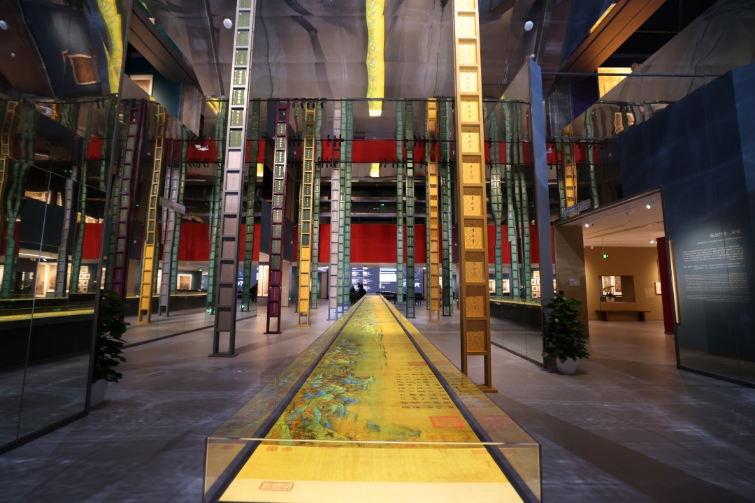 圖2圖說(shuō)：「中國(guó)歷代繪畫大系」展覽 姜增旭輝 攝.jpg