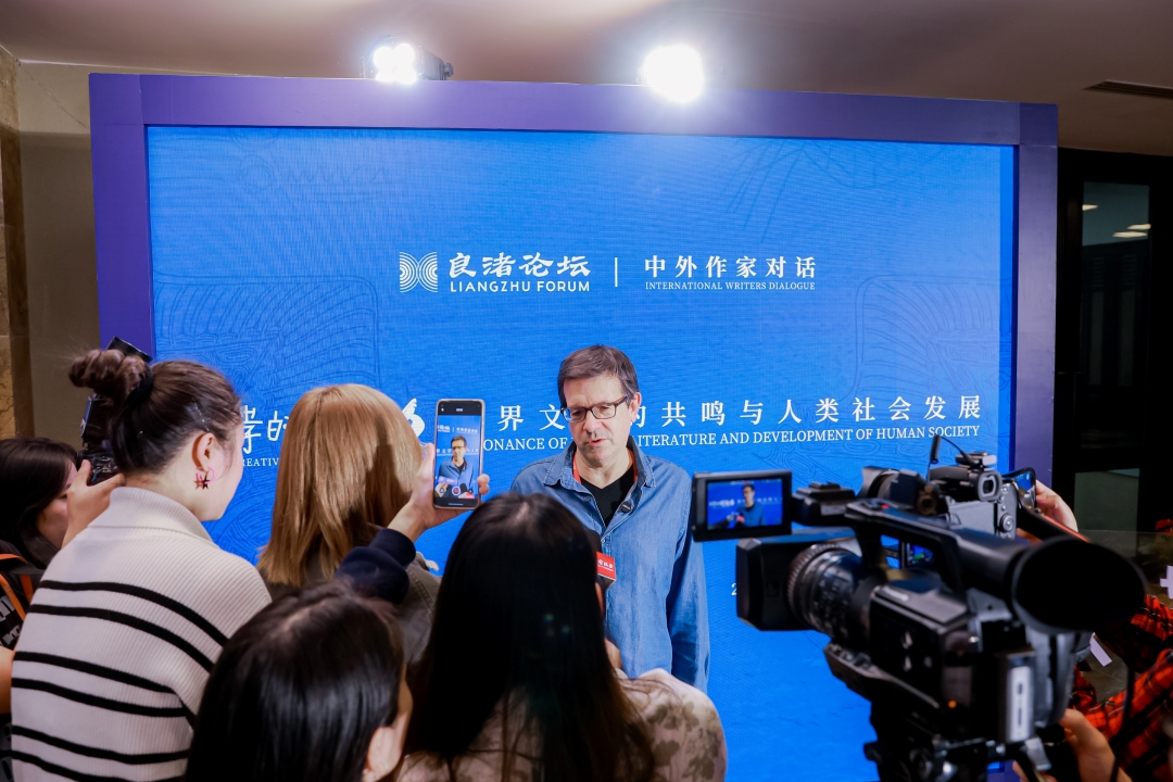 圖1圖說：費米娜獎短名單入圍者、法國作家愛德華多·貝蒂（Eduardo Berti）接受記者採訪.JPG