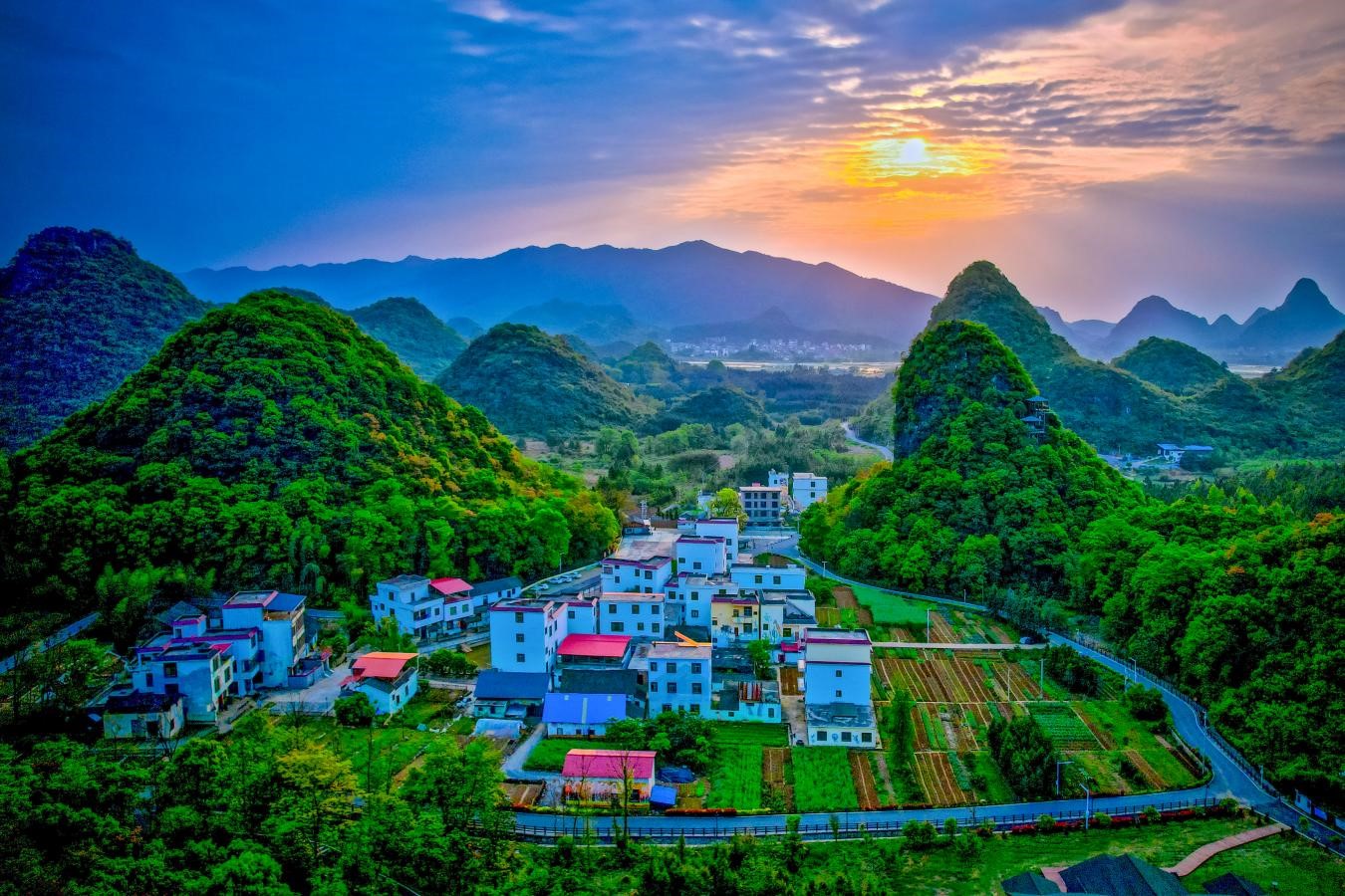 世外桃源大鳳村。李文 攝.jpg