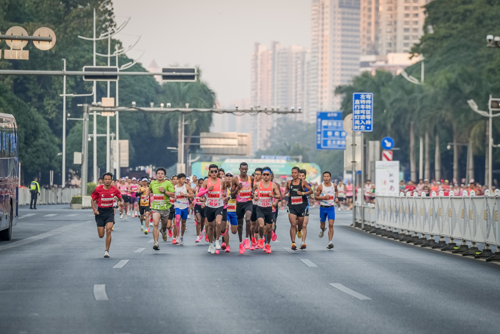 1、比賽現(xiàn)場（2024南寧馬拉松組委會供圖）.jpg