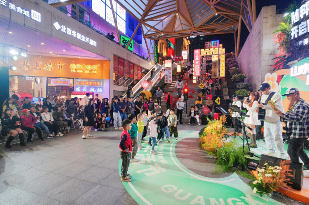 1、樂(lè)隊(duì)演繹現(xiàn)場(chǎng)（李梓煦 攝）.jpg