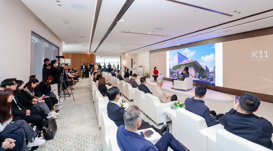 圖5：嘉賓們共聚K11 ECOAST海濱文化藝術(shù)區(qū)“藝術(shù)對話”.png