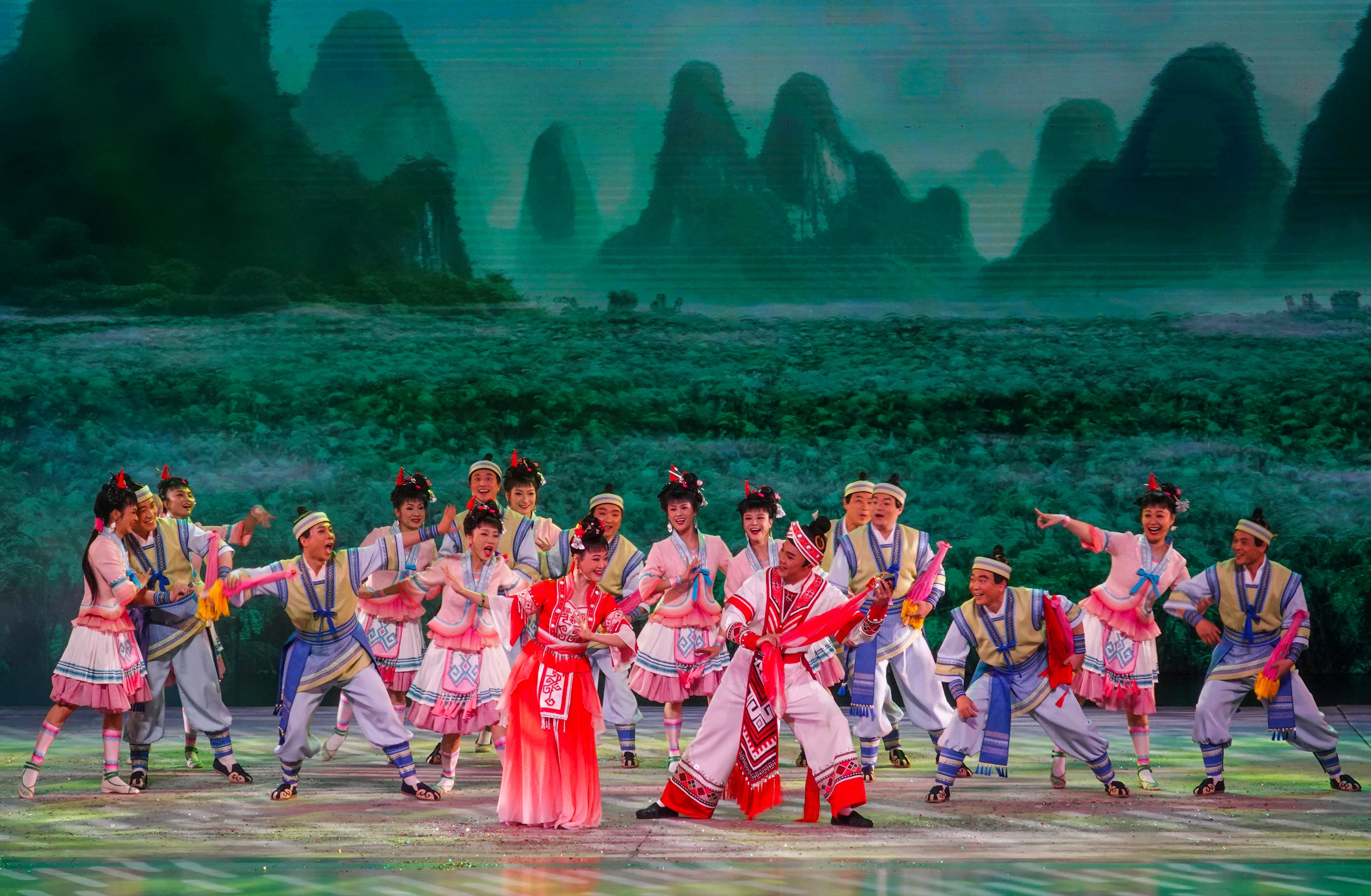 3、彩調(diào)劇《劉三姐·定情盤歌》（劉崢 攝）.JPG