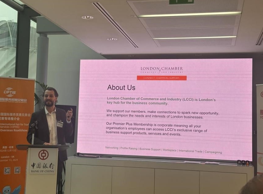 圖片4：倫敦工商會(huì)國(guó)際業(yè)務(wù)部客戶關(guān)系主管尼克·查爾斯（Nick Charles)致辭.jpg