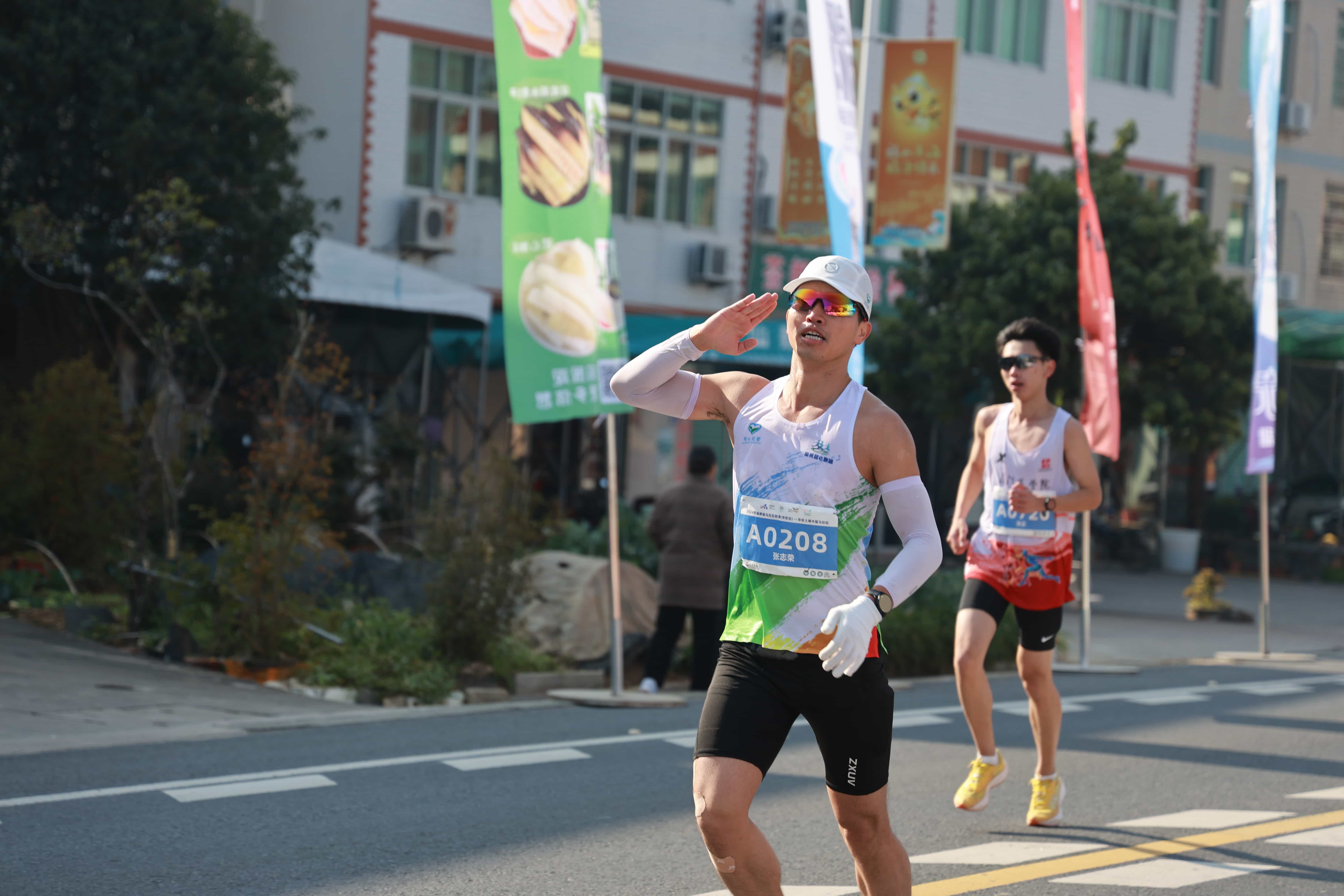 圖2 選手在半程馬拉松途中.jpg