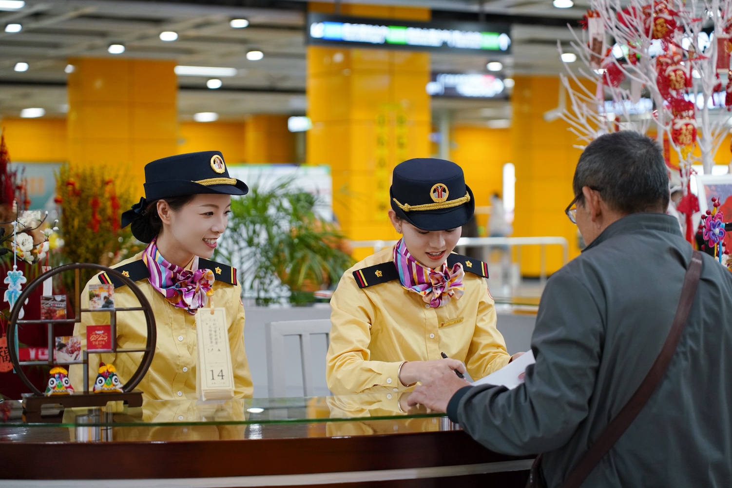 春運首日地鐵服務(wù) 袁彥昌攝.jpg