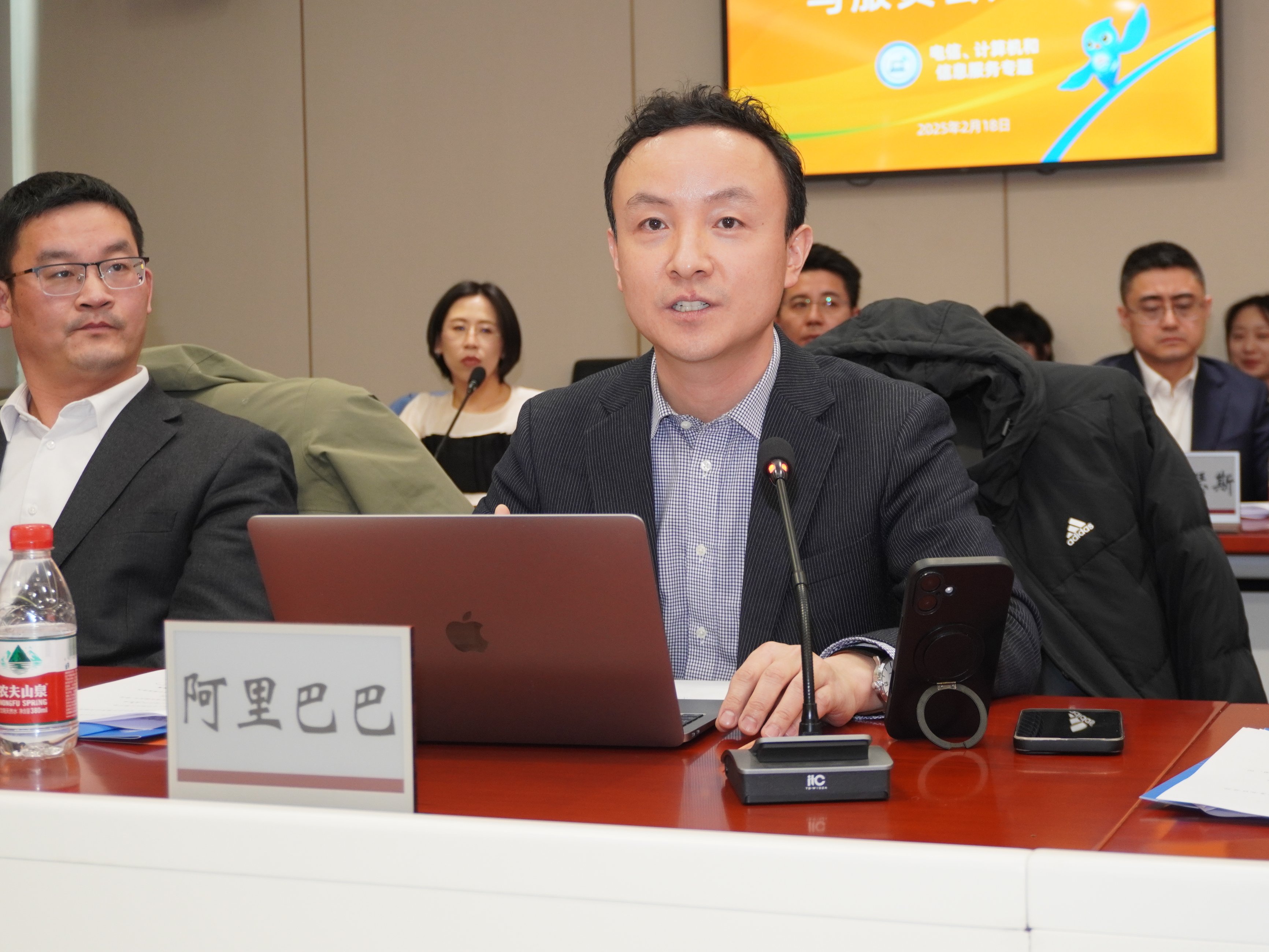 圖片6 阿里巴巴集團(tuán)北京黨委副書記、淘天集團(tuán)公共事務(wù)北區(qū)總經(jīng)理王強(qiáng)發(fā)言.jpg