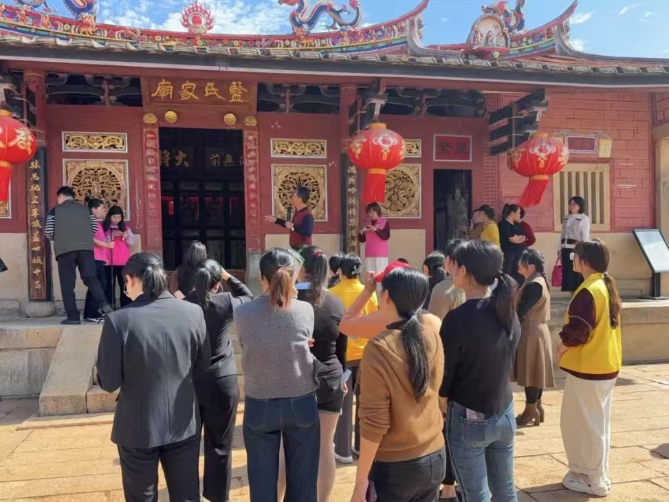 圖4 參觀體驗(yàn)畬族傳統(tǒng)文化.jpg