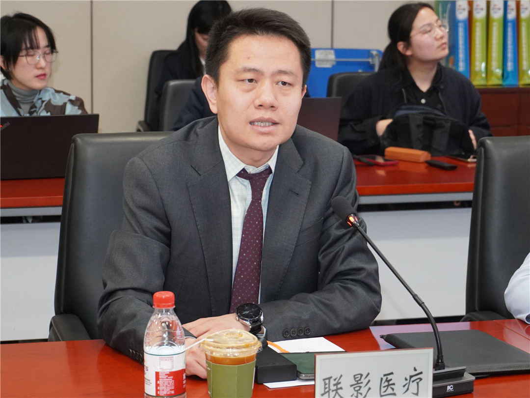 圖片3：聯(lián)影醫(yī)療北京業(yè)務總經(jīng)理呂慈念進行企業(yè)介紹.jpg