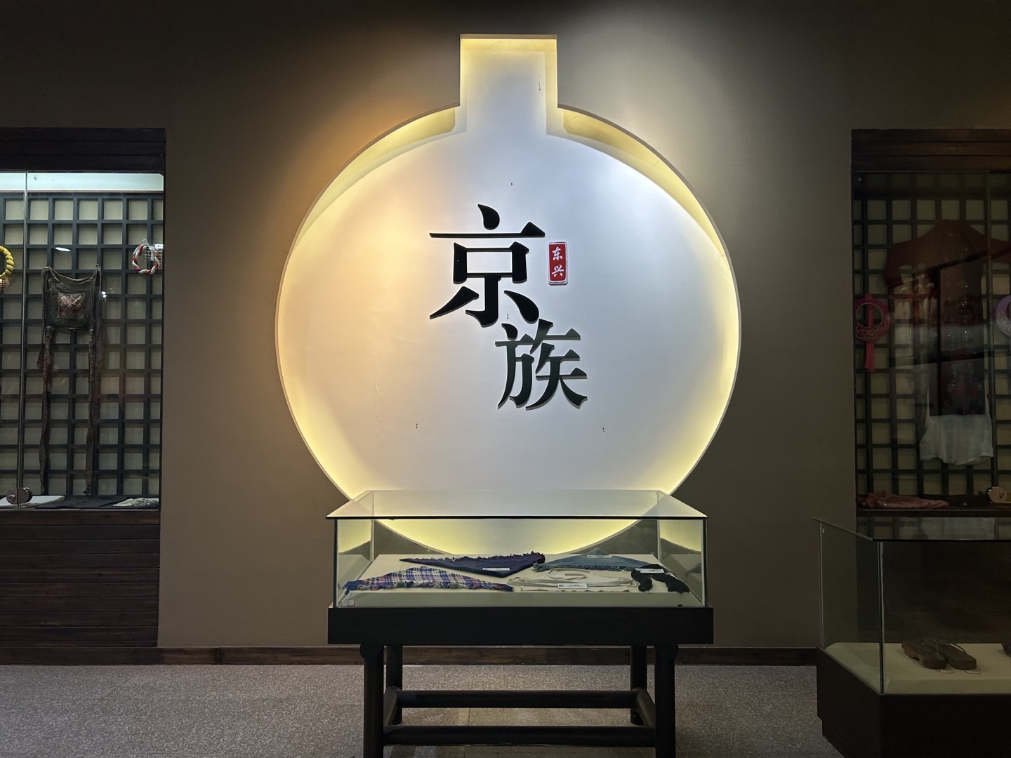 圖三、參觀考察京族博物館.jpg