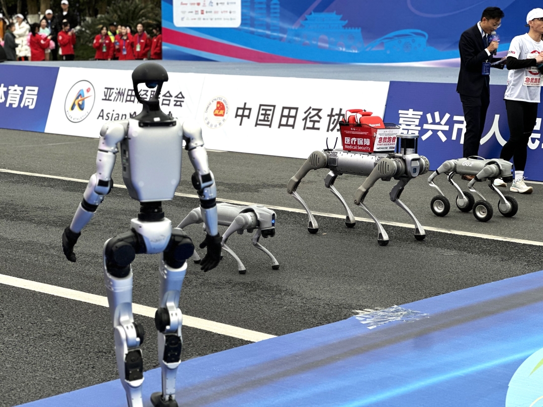 圖2圖說：宇樹機(jī)器人現(xiàn)身賽場.jpg
