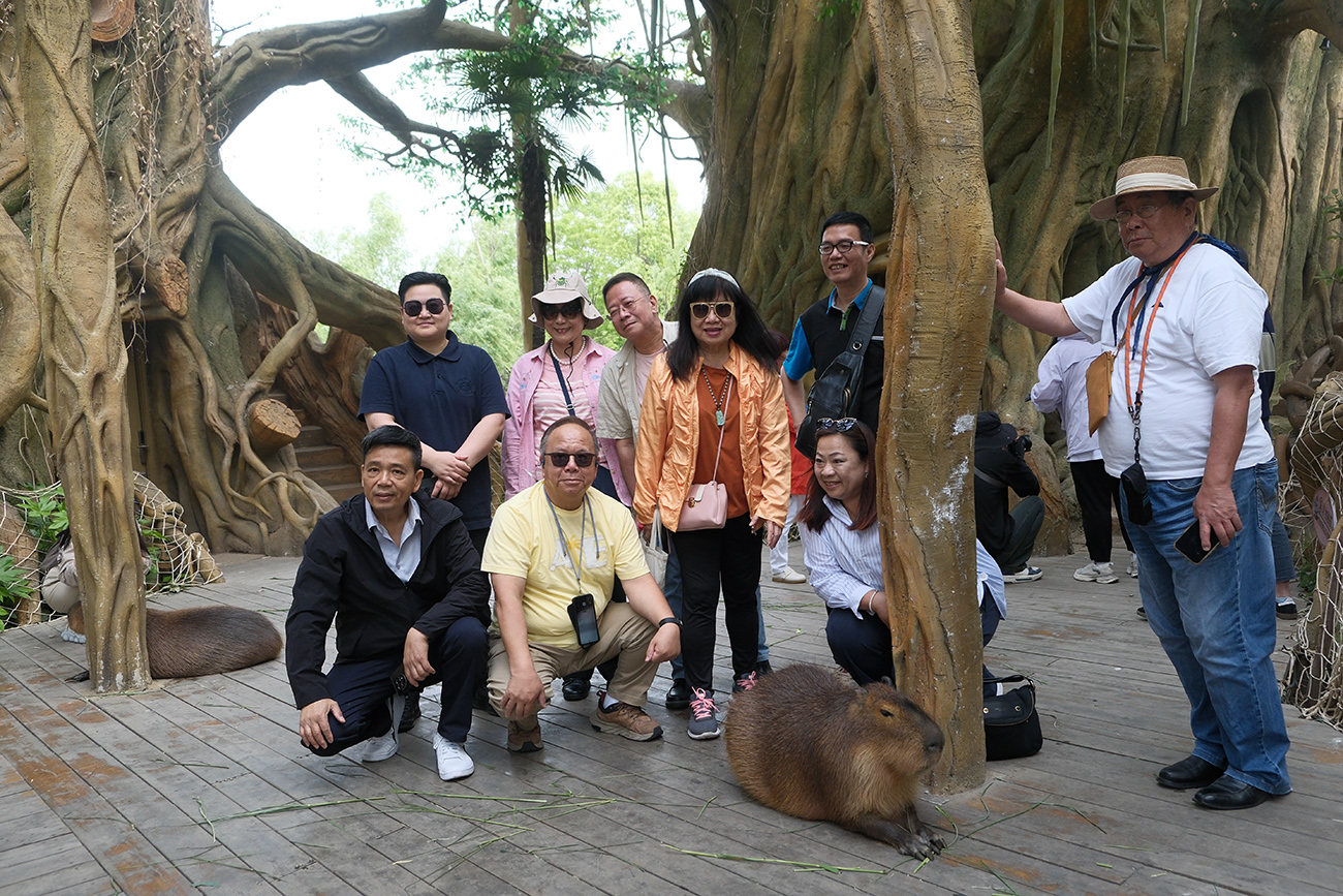 圖2：香港旅遊業(yè)界高層一行在南通森林野生動(dòng)物園考察。.JPG