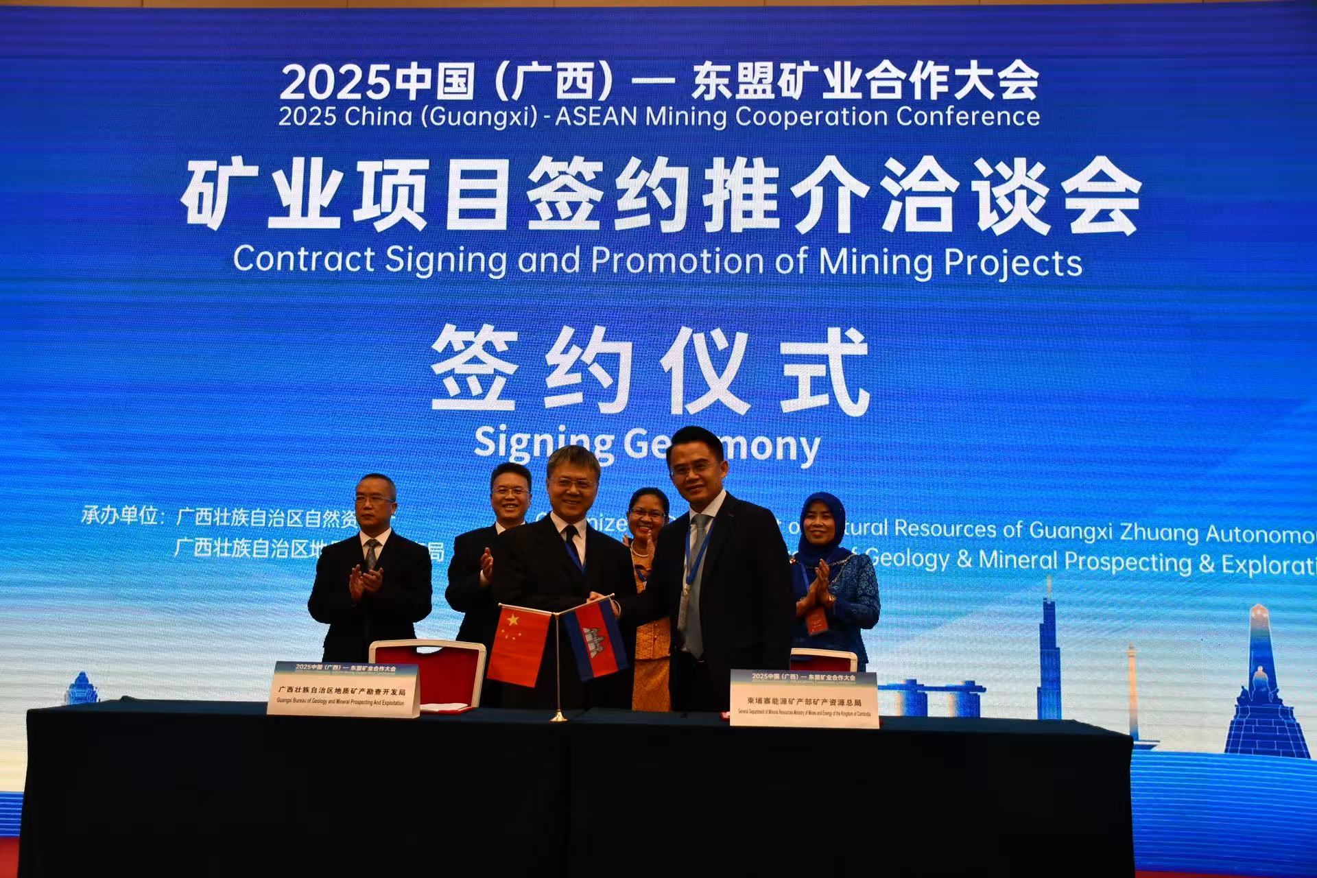 圖二:簽約儀式現(xiàn)場(chǎng).jpg