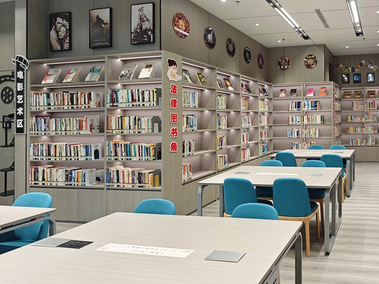 新型文化閱讀空間-寶讀書房·簡影閣(西鄉(xiāng)臣田社區(qū)電影主題分館)(1).jpg