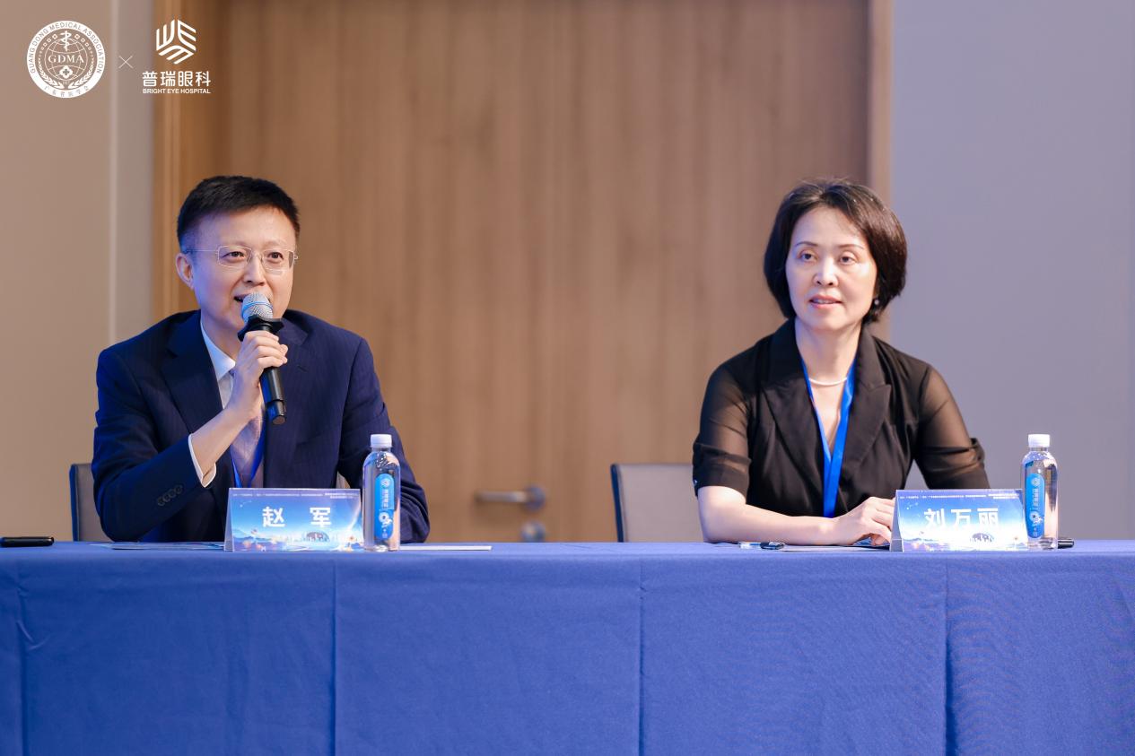 圖6：深圳市人民醫(yī)院趙軍教授  右：深圳普瑞星耀眼科醫(yī)院劉萬麗教授.jpg