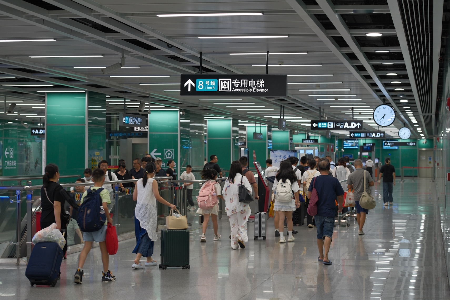 2、石潭站客流 袁彥昌攝 (2).jpg