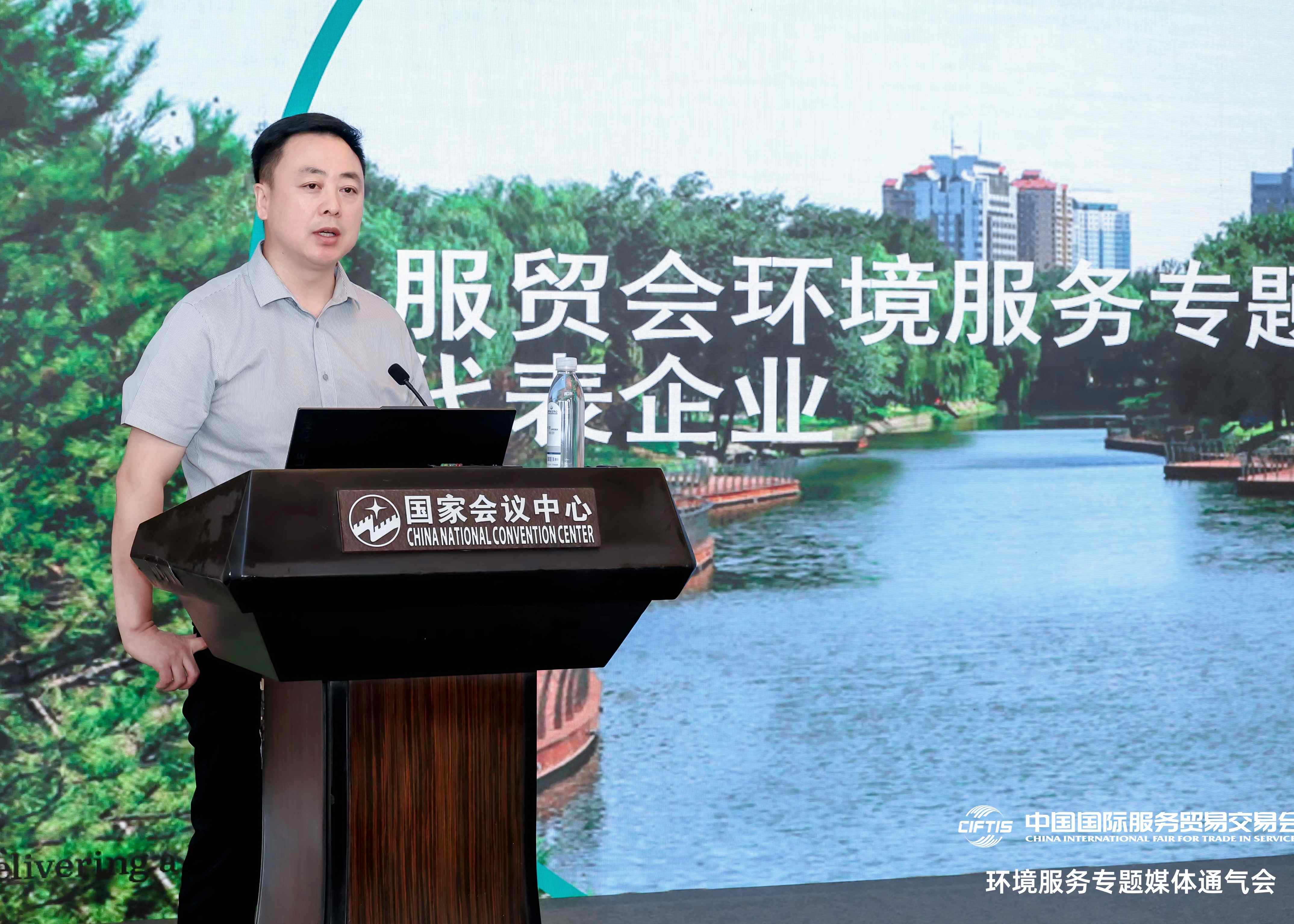 圖片6 AECOM中國區(qū)景觀設(shè)計(jì)總監(jiān)李彥軍發(fā)言.jpg