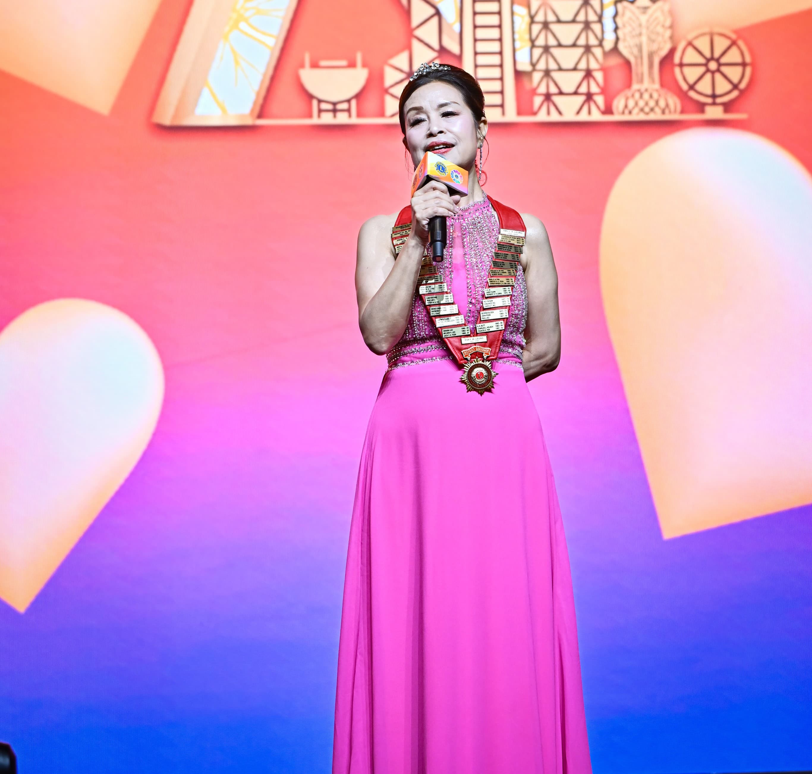 國(guó)際獅子會(huì)中國(guó)港澳303區(qū)總監(jiān)梁鳳華總監(jiān)呼籲獅友發(fā)揮愛(ài)心無(wú)界限, 服務(wù)成習(xí)慣精神, 全心服.jpg