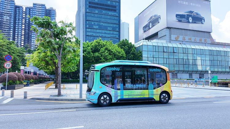 2、羅湖無(wú)人駕駛小巴.jpg