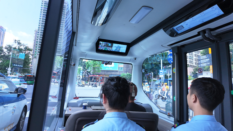 3、羅湖無(wú)人駕駛小巴內(nèi)景.jpg