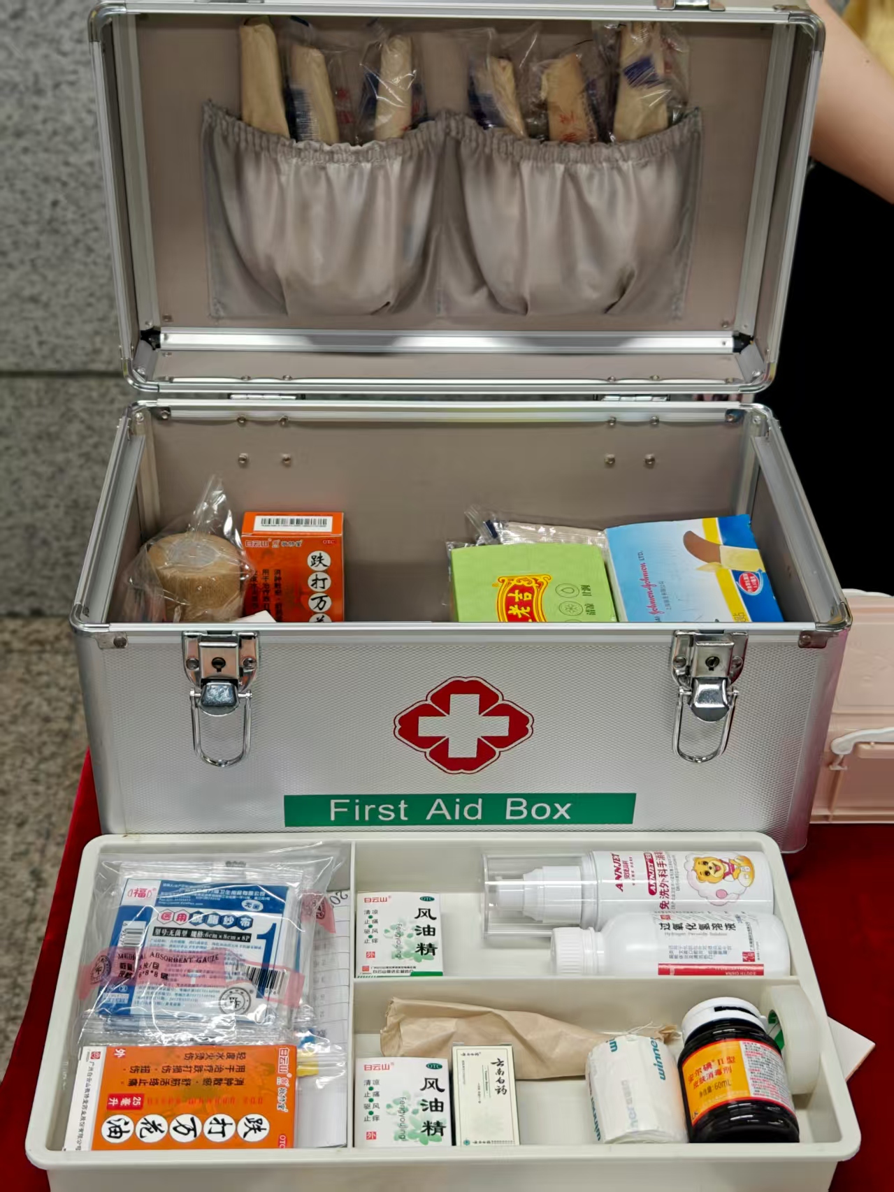 廣州地鐵開學(xué)季暖心舉措上線 護(hù)航新生“求學(xué)路”-謝良攝（2024年現(xiàn)場圖） .jpg