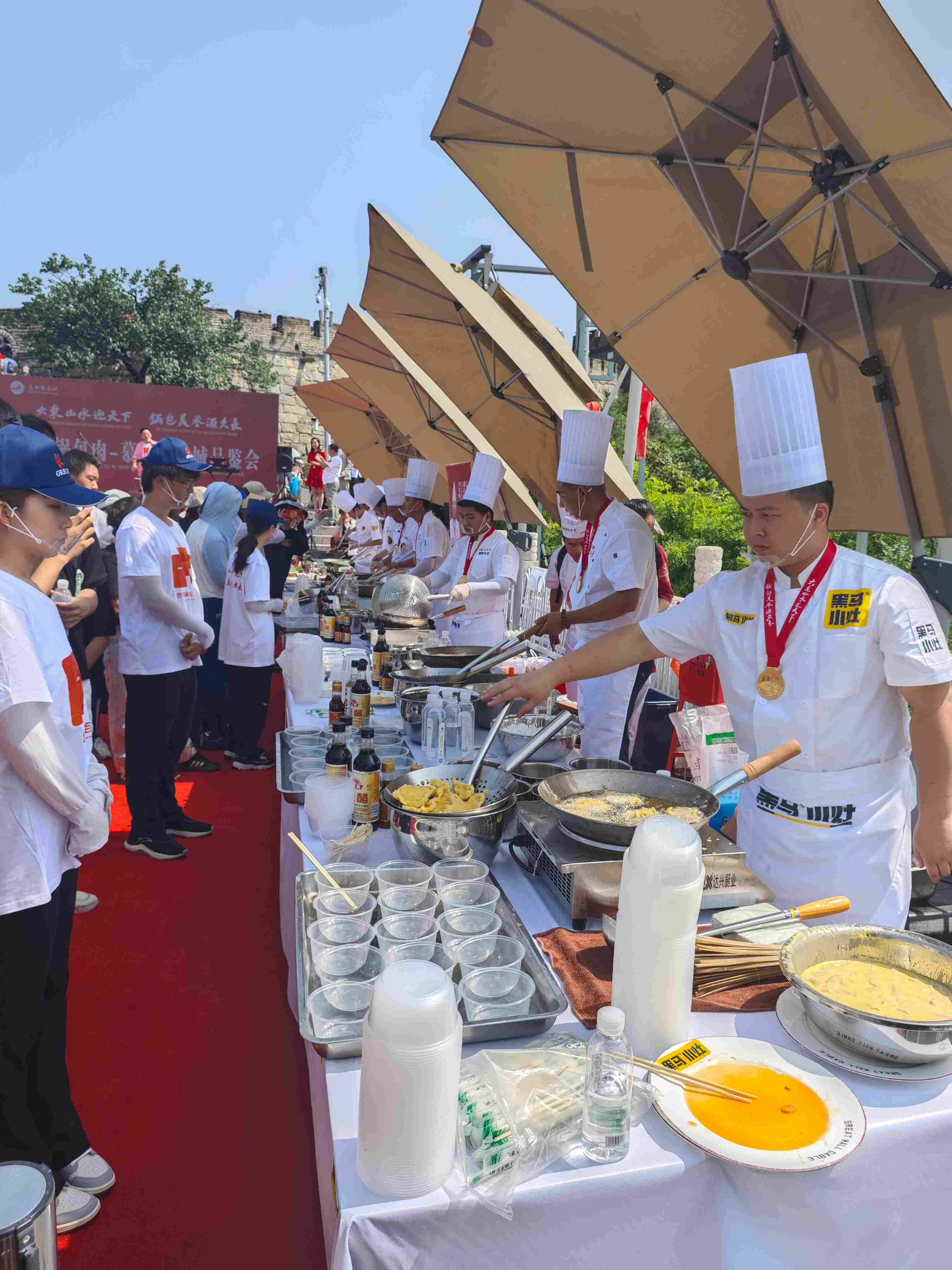 圖說二：2024年7月，以「大東山水迎天下?鍋包美譽(yù)源久長」為主題的世界鍋包肉大賽登陸慕田峪長城.jpg