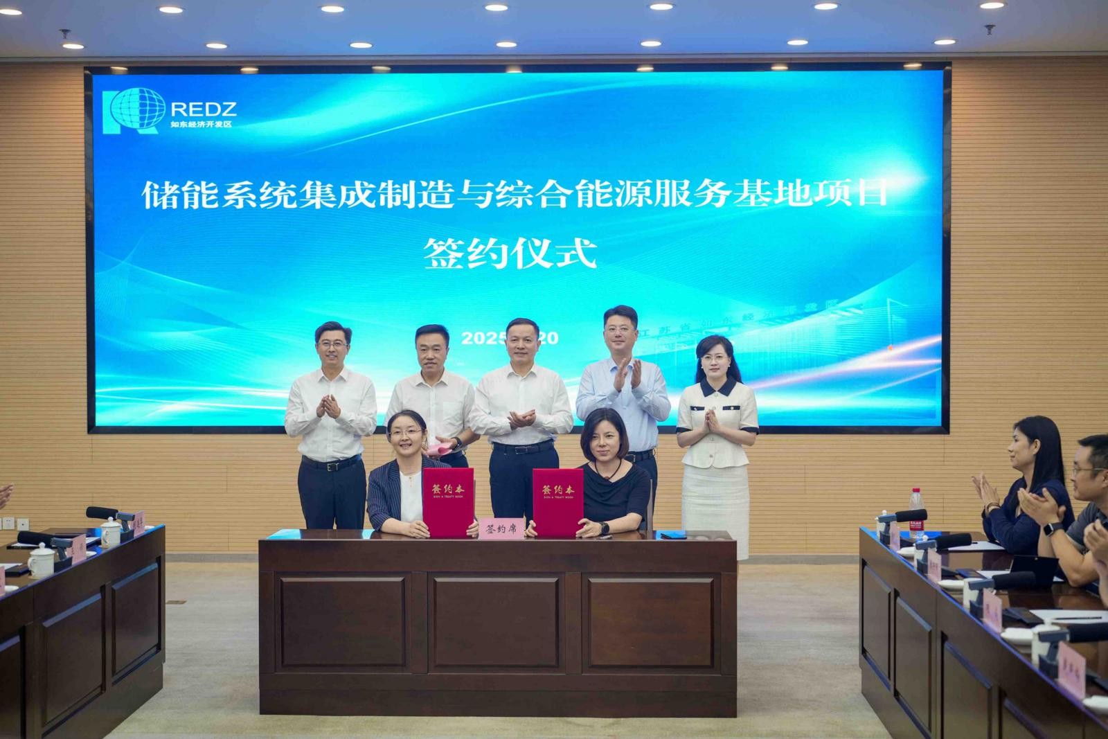 圖2：產(chǎn)業(yè)項(xiàng)目簽約。.jpg