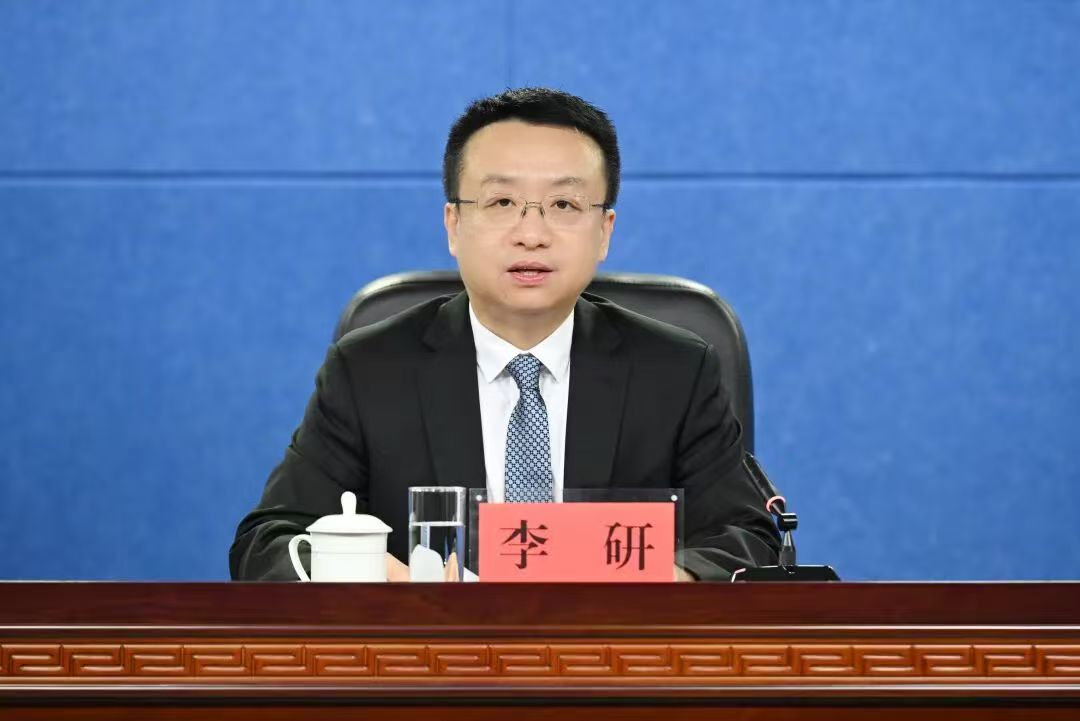 圖說(shuō)一：白山市副市長(zhǎng)李研宣布啟動(dòng)「詩(shī)情秋意 遇見(jiàn)白山」2025年「十一」黃金周文旅活動(dòng).jpg