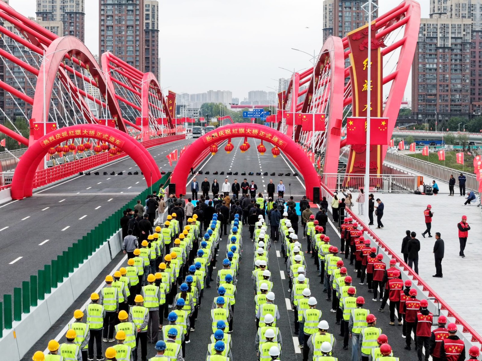 圖說一：紅旗大橋通車儀式現(xiàn)場.jpg