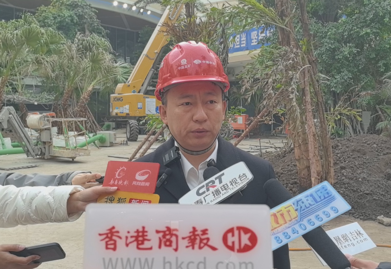 圖說三:長春淨(jìng)月高新區(qū)商務(wù)局局長 軒大鵬接受採訪.jpg