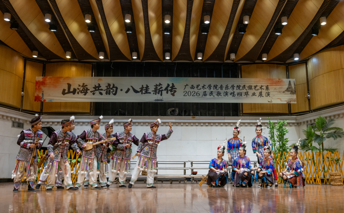 1.侗族琵琶歌《妹似杜鵑四月半》  （謝江波 攝).jpg