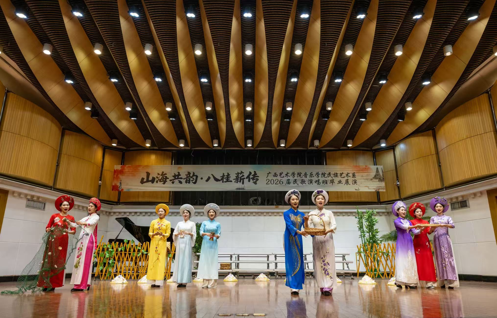 2.東興京族“叮當(dāng)叮”《采茶摸螺歌》（謝江波 攝).jpg